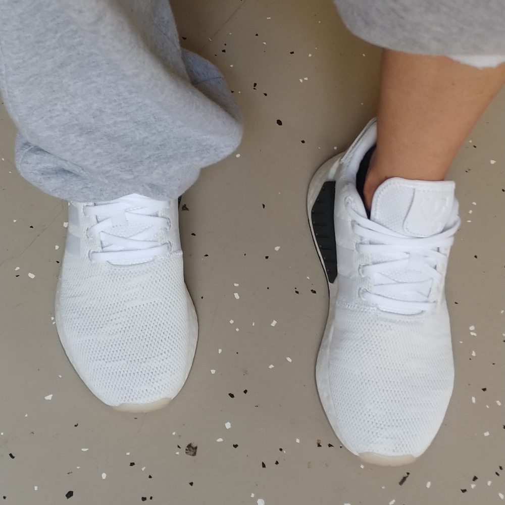 ๐๐Adidas NMD R2๐ - Picture 2 of 8